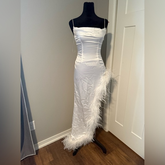 ALESSANDRA RICH Asymmetric feather-trimmed silk-satin gown 36 - Picture 12 of 14